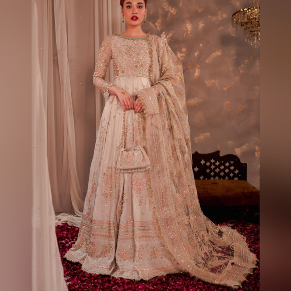 Batik 4pc pakistani Suit - Picture 2 of 9